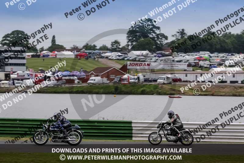 Vintage motorcycle club;eventdigitalimages;mallory park;mallory park trackday photographs;no limits trackdays;peter wileman photography;trackday digital images;trackday photos;vmcc festival 1000 bikes photographs